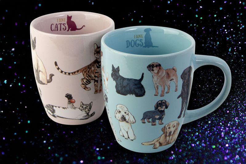 Tassen mit Hunde- und Katzenmotiv
